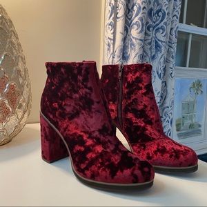 Seychelles Cavalcade Burgundy Red Velvet booties